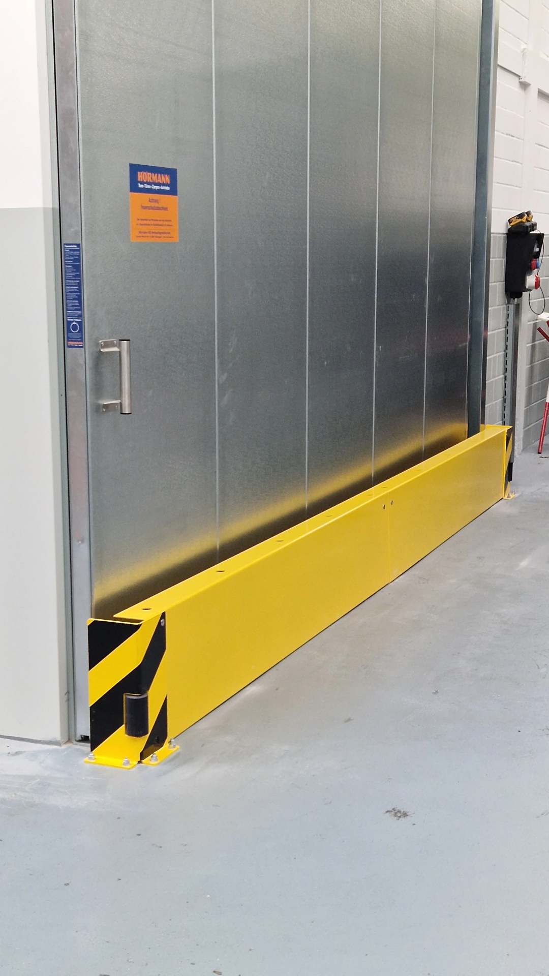 Anfahrschutz vor Brandschutztor