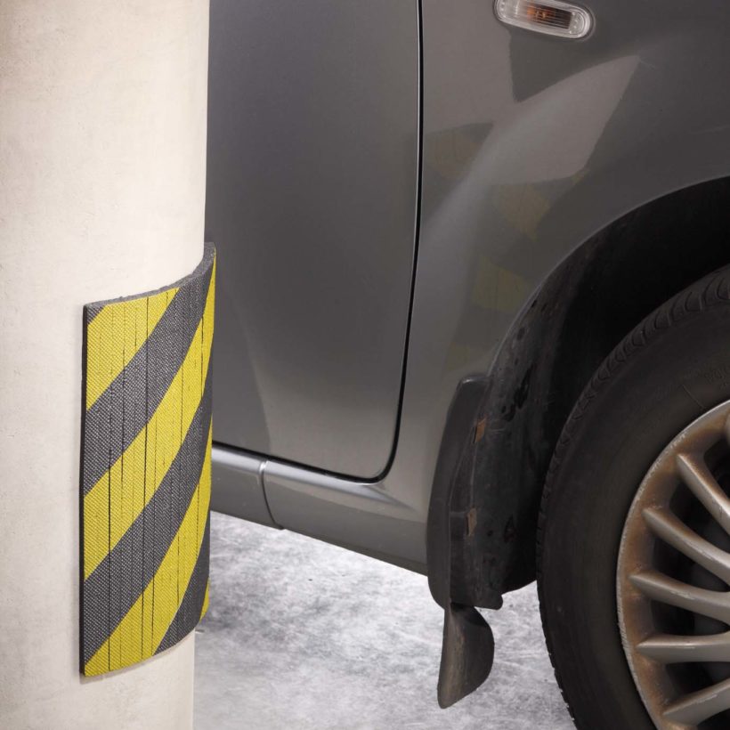 Gerippter Schaumstoff für optimalen Anfahrschutz an Säulen